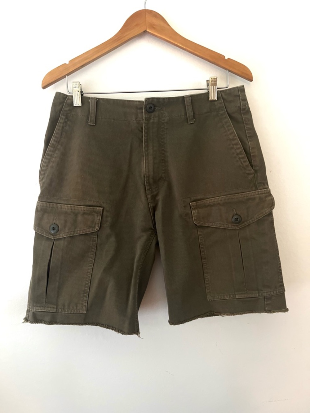 St John’s Bay Outfitters Men's Green Cargo Shorts  Classic Utility Style Size 32